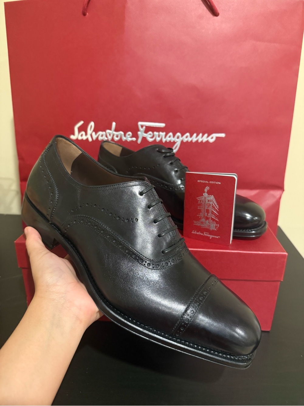 Salvatore Ferragamo Men's Black Leather Cap-Toe Oxford 10EE Tramezza